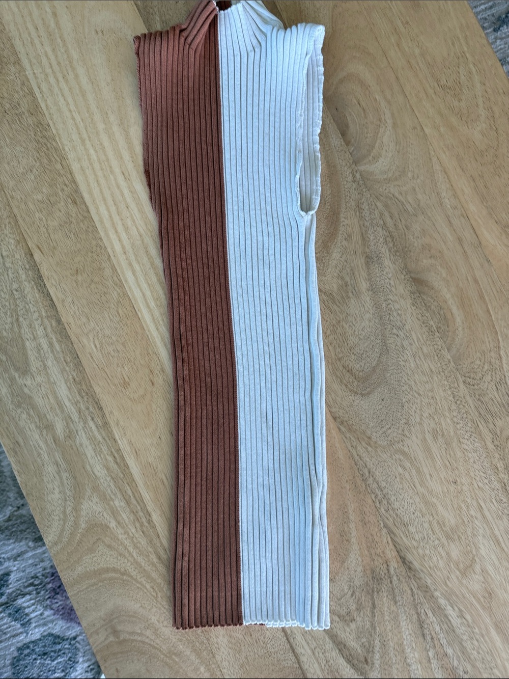 Bundle of 4 neutral tops - Picture 8 of 9